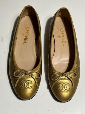 CHANEL Metallic Gold Quilted CC Logo Ballet Flats